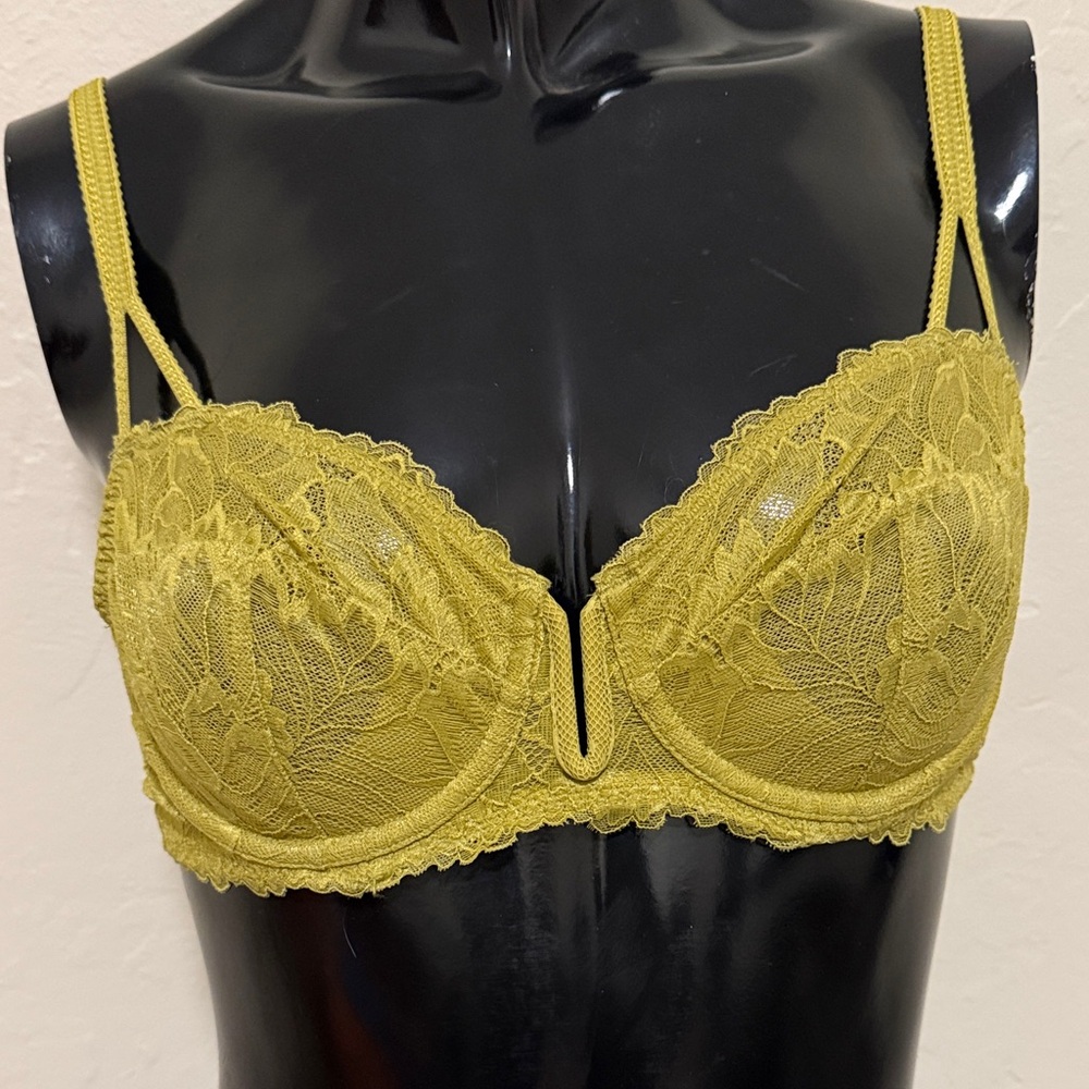 Auden Lace Underwire Bra in olive